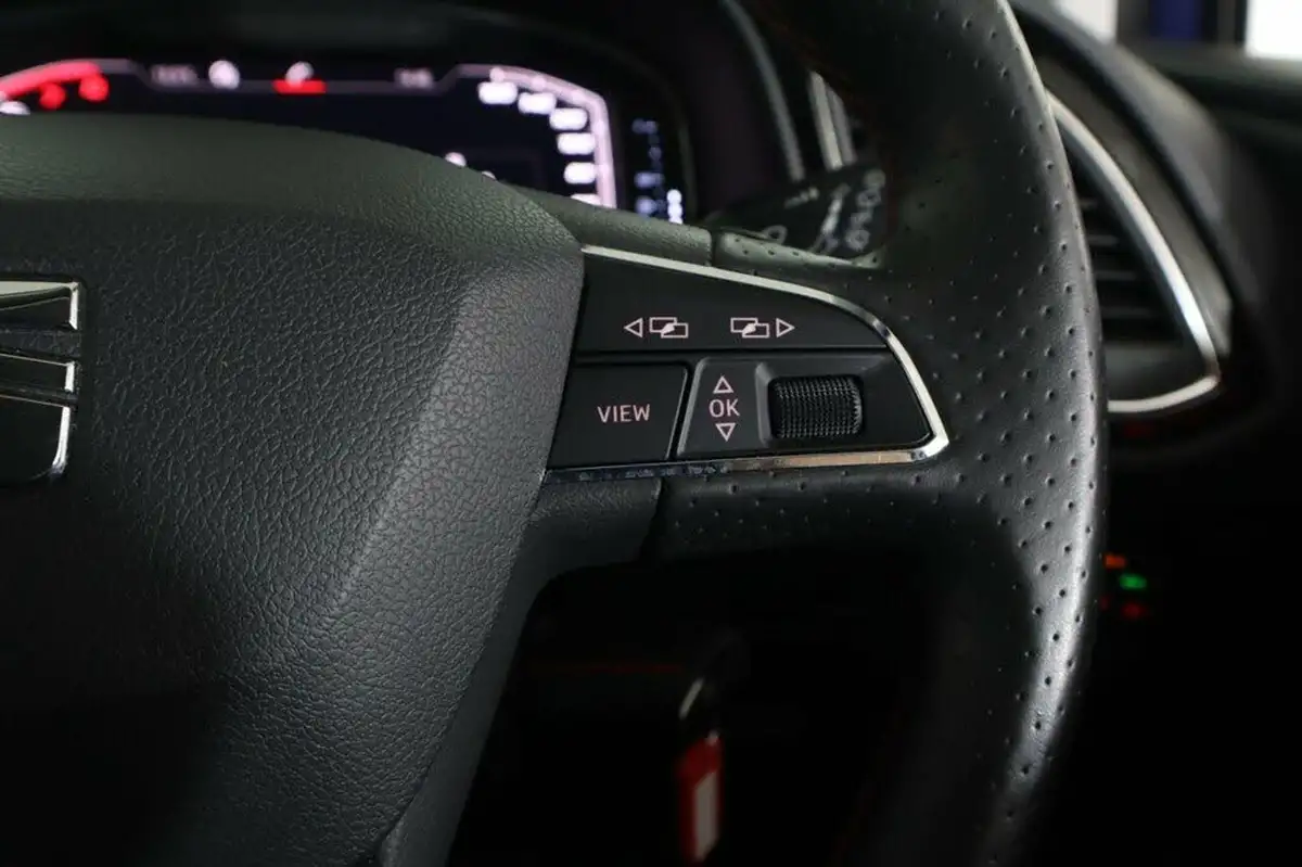 2019-seat-leon-20-tsi-fr-sport-hatchback-big-13