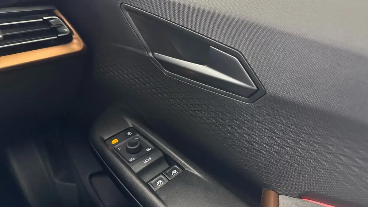 2023-cupra-born-e-v1-204ps-big-22