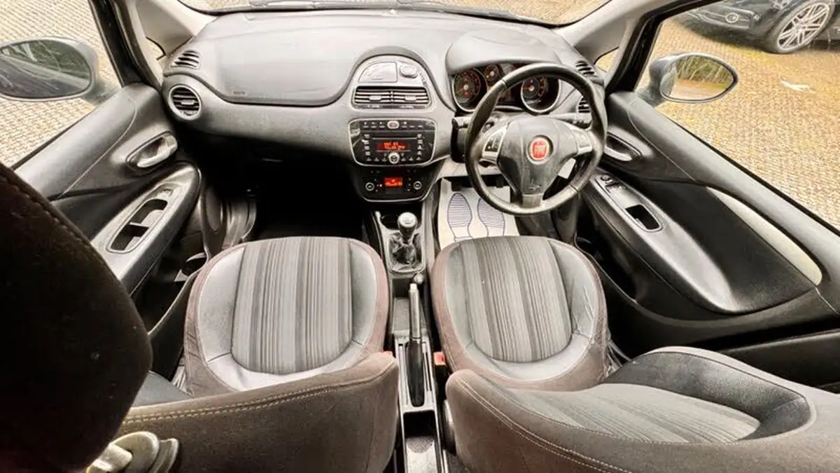 2010-fiat-punto-evo-14-eleganza-big-2