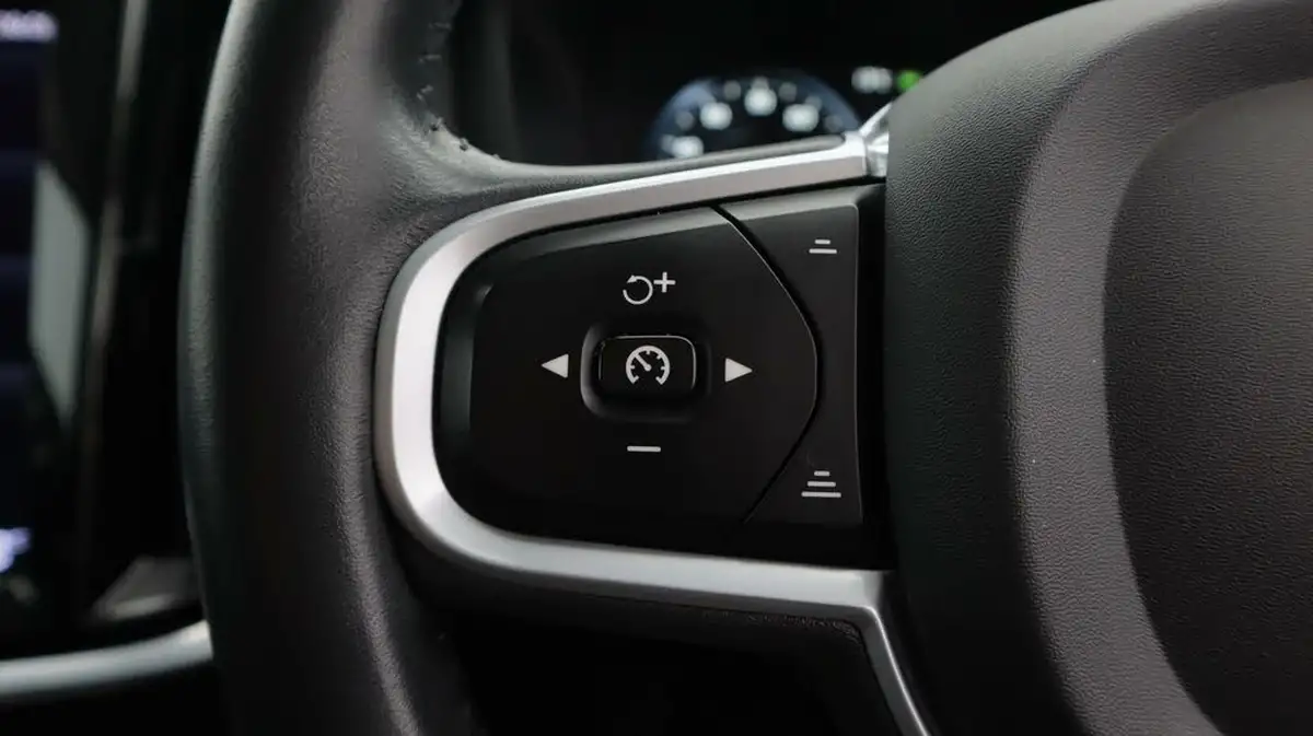 2020-volvo-v60-20td-b4-momentum-big-21