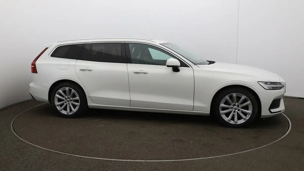 2020-volvo-v60-20td-b4-momentum-big-39