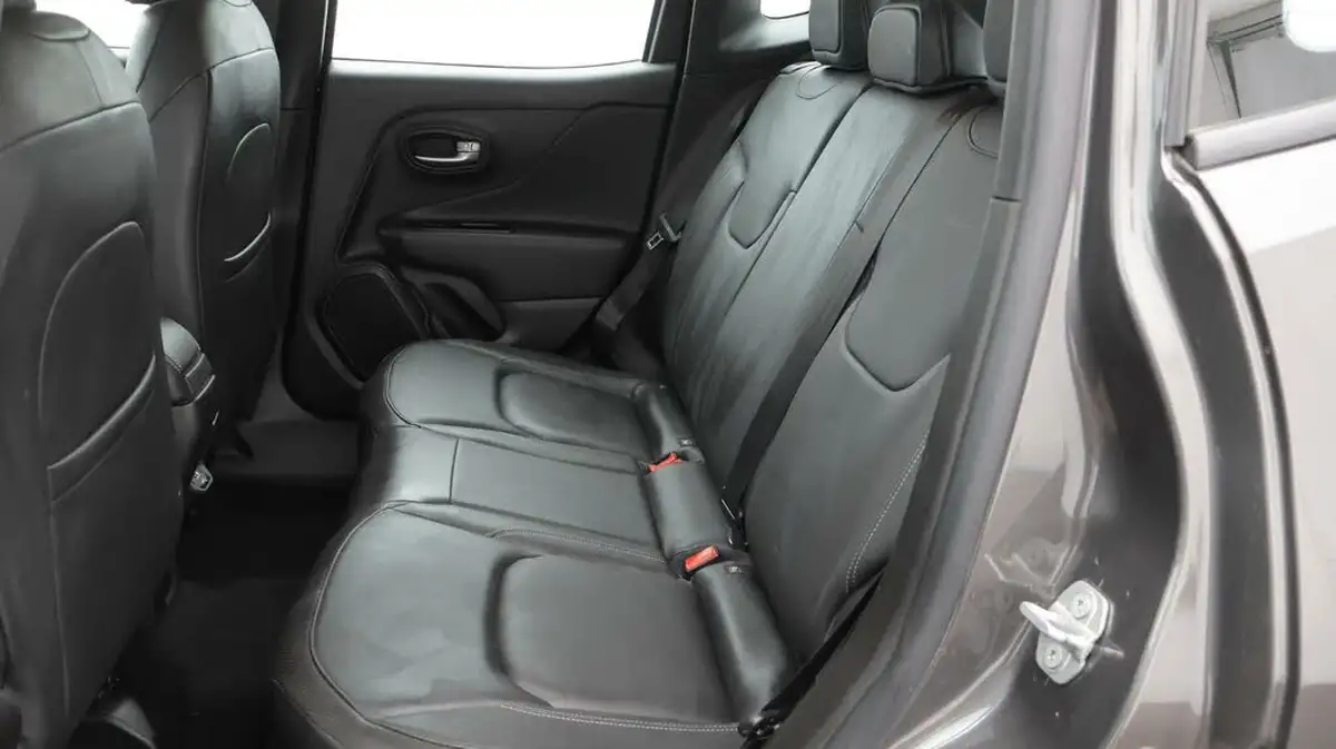 2021-jeep-renegade-13-gse-limited-phev-big-16