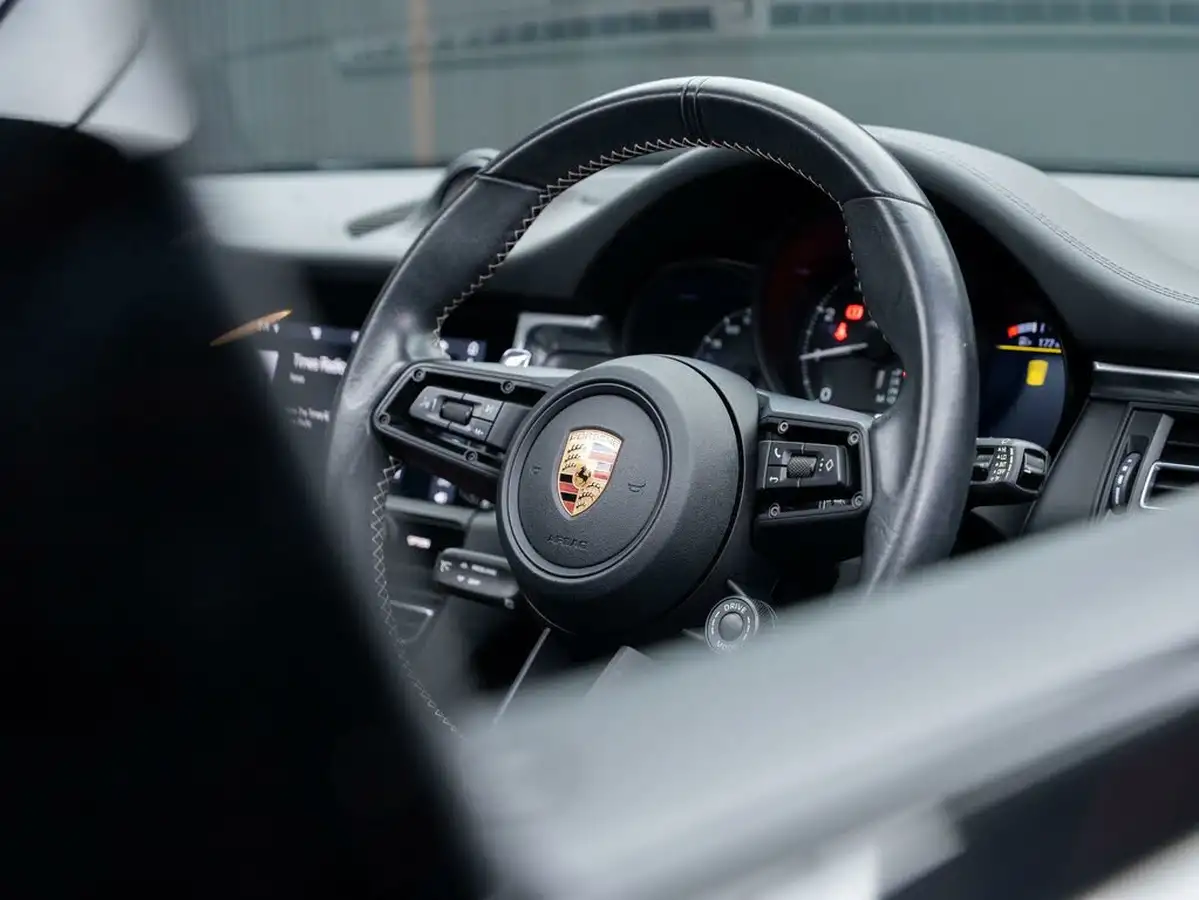 2022-porsche-macan-20-big-30