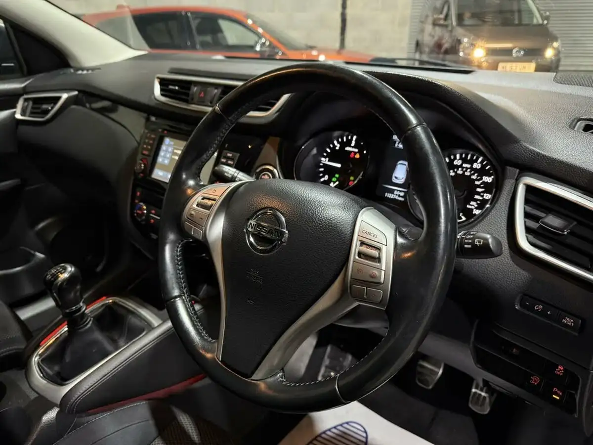 2014-nissan-qashqai-15dci-acenta-premium-big-22