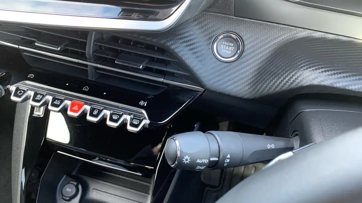 2023-peugeot-2008-suv-12-puretech-allure-big-26