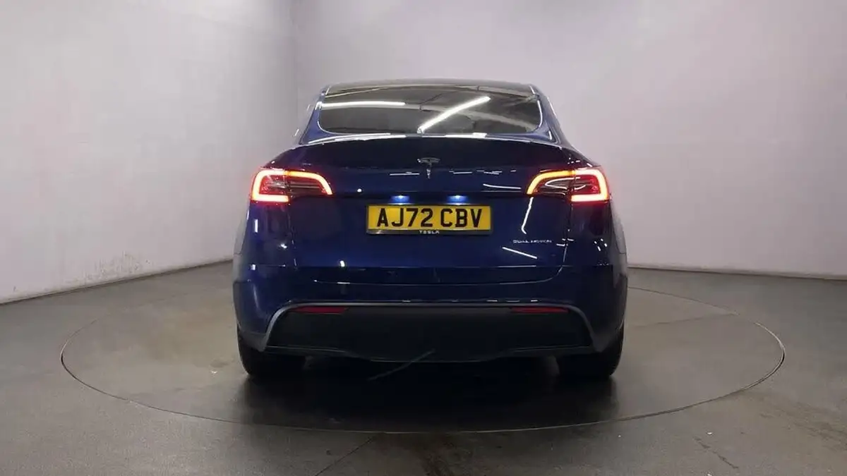 2022-tesla-model-y-e-long-range-big-6