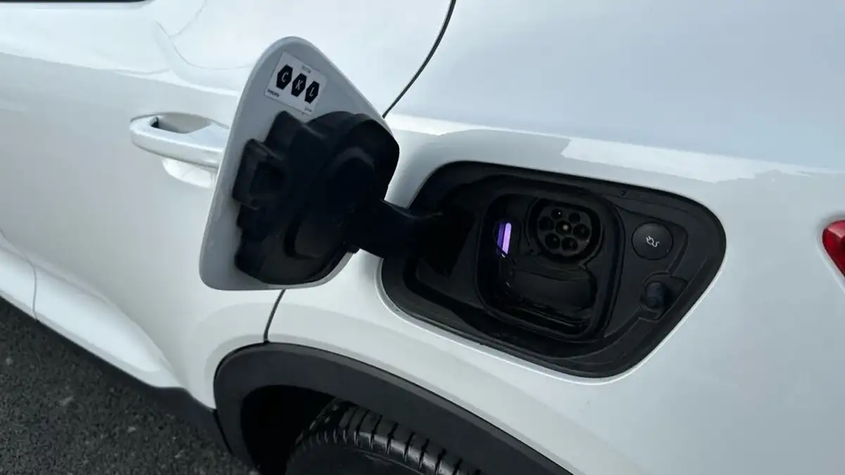 2021-volvo-xc40-e-p8-first-edition-big-28