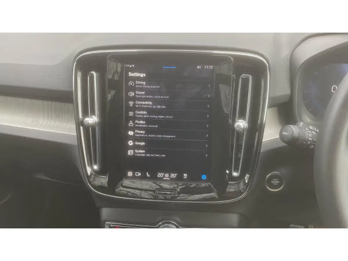 2024-volvo-xc40-20-b4-ultra-bright-big-20