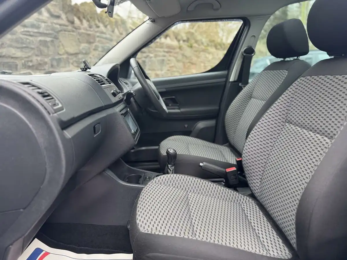 2015-skoda-roomster-16tdi-se-105ps-big-18