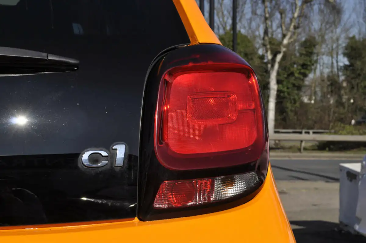 2016-citroen-c1-12-puretech-airscape-flair-5d-big-28