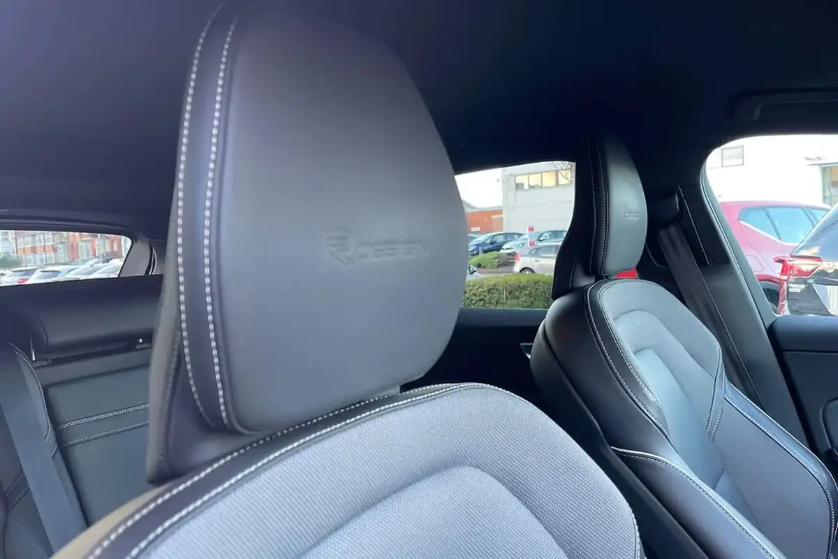 2019-volvo-xc60-20td-b5-r-design-big-35