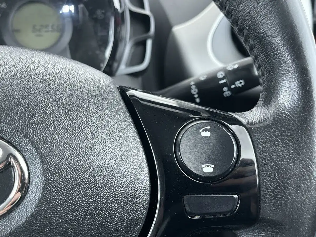 2016-toyota-aygo-10-vvt-i-x-play-68bhp-5d-big-52