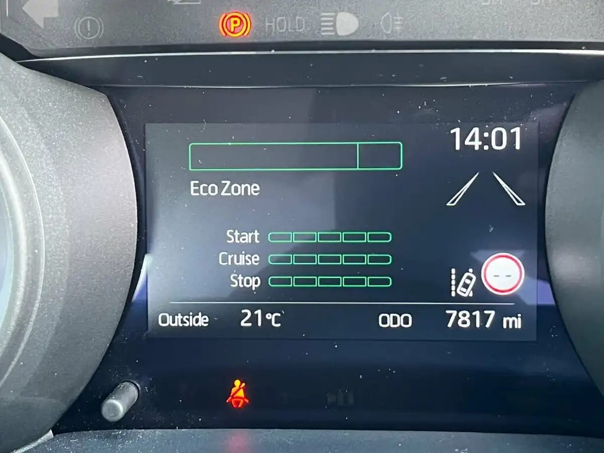 2022-toyota-yaris-cross-15-vvt-i-icon-big-30