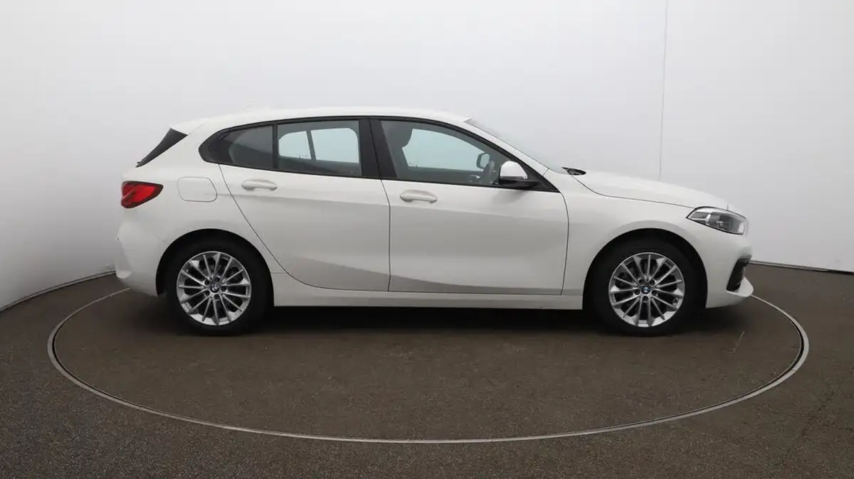 2021-bmw-1-series-15-118i-se-lcp-dct-big-49