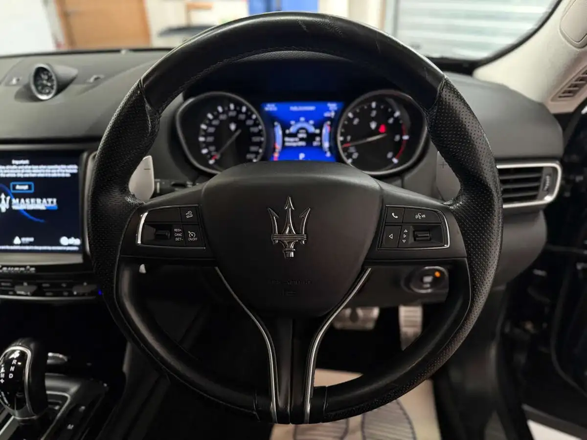 2018-maserati-levante-30td-gransport-nerissimo-edition-big-12