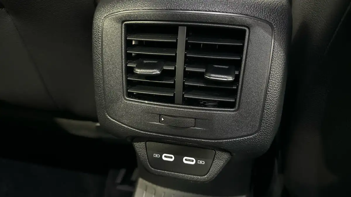 2021-volkswagen-t-roc-20-tsi-r-big-25