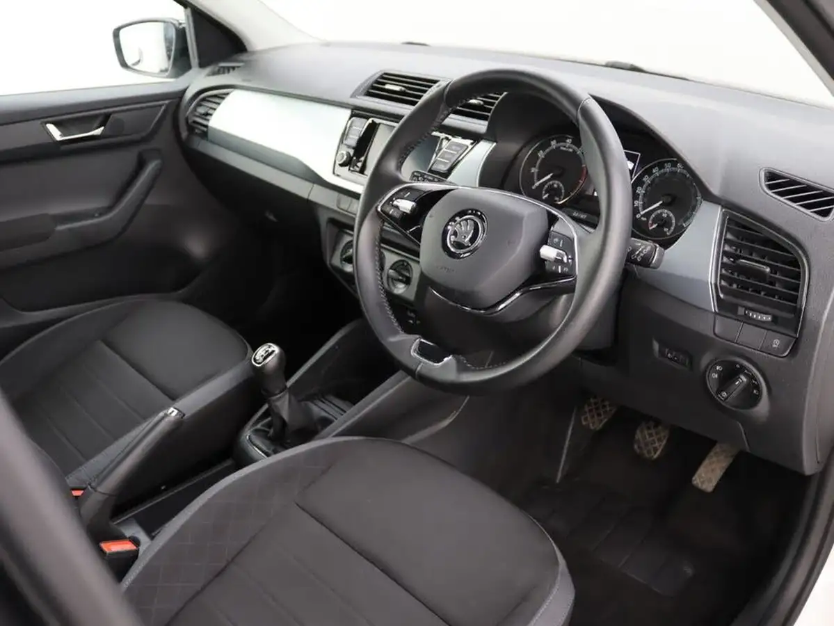 2021-skoda-fabia-10-mpi-colour-edition-60ps-big-9