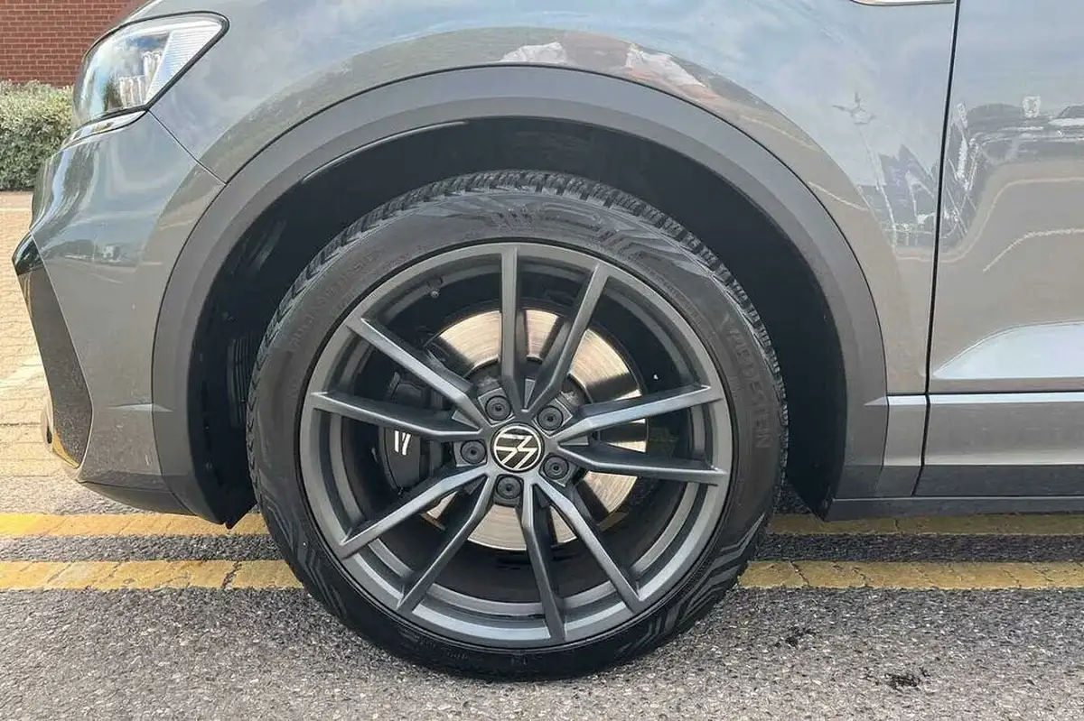 2021-volkswagen-t-roc-20-tsi-r-big-4