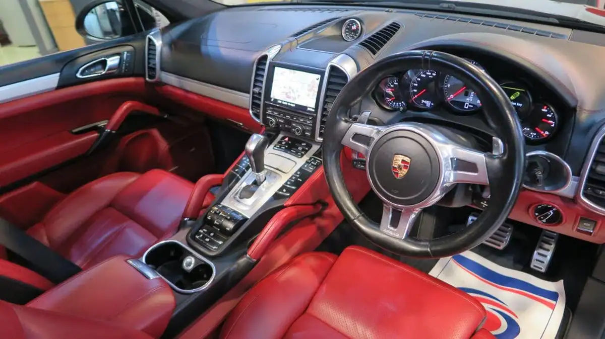 2014-porsche-cayenne-48-gts-big-26