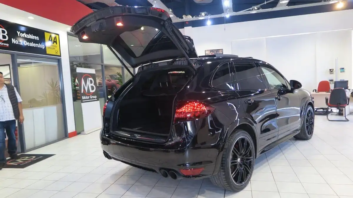 2014-porsche-cayenne-48-gts-big-2