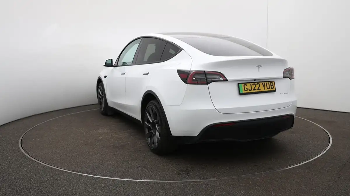 2022-tesla-model-y-e-long-range-big-60