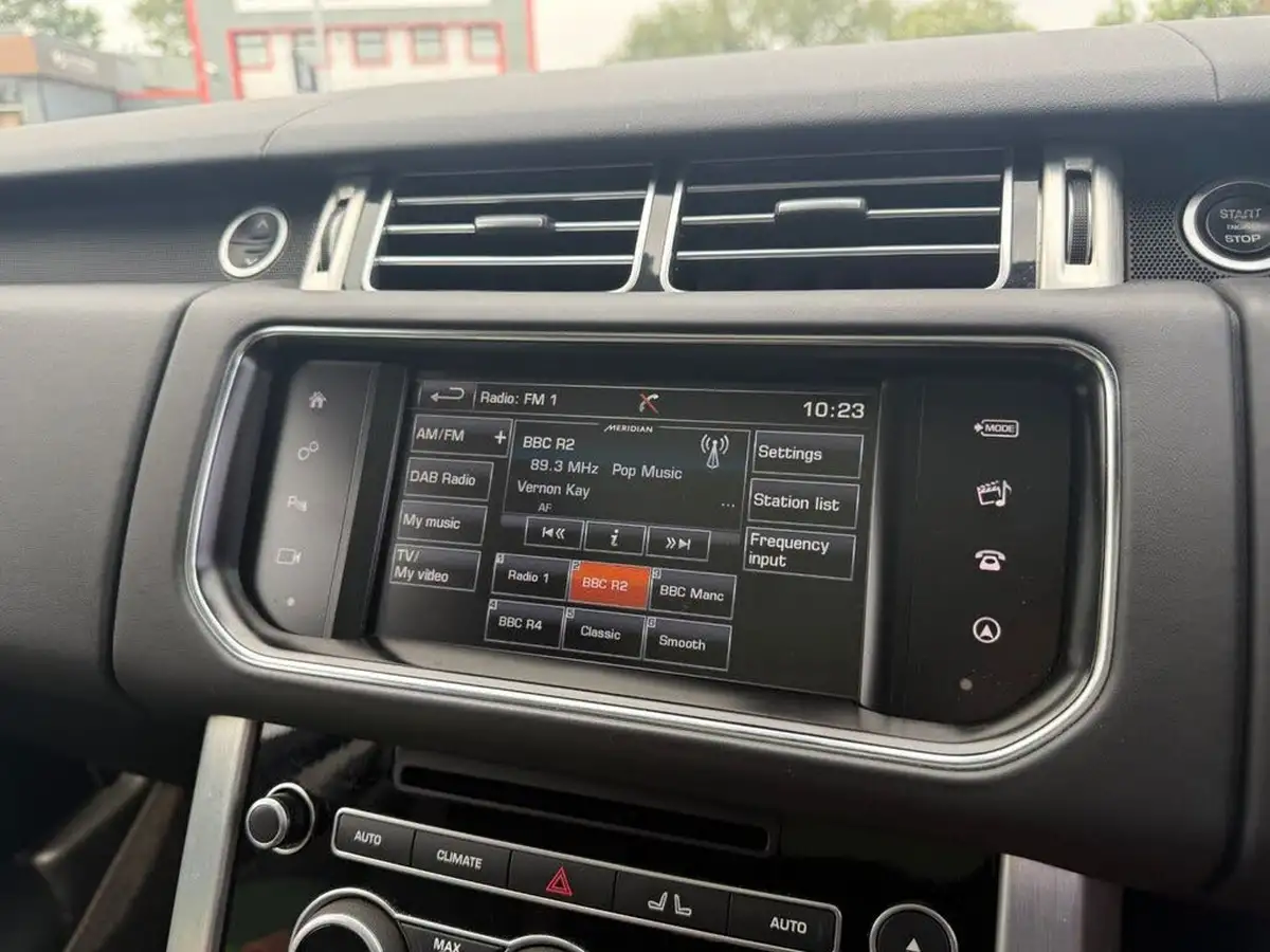 2016-land-rover-range-rover-30tdv6-vogue-30td-v6-awd-big-33