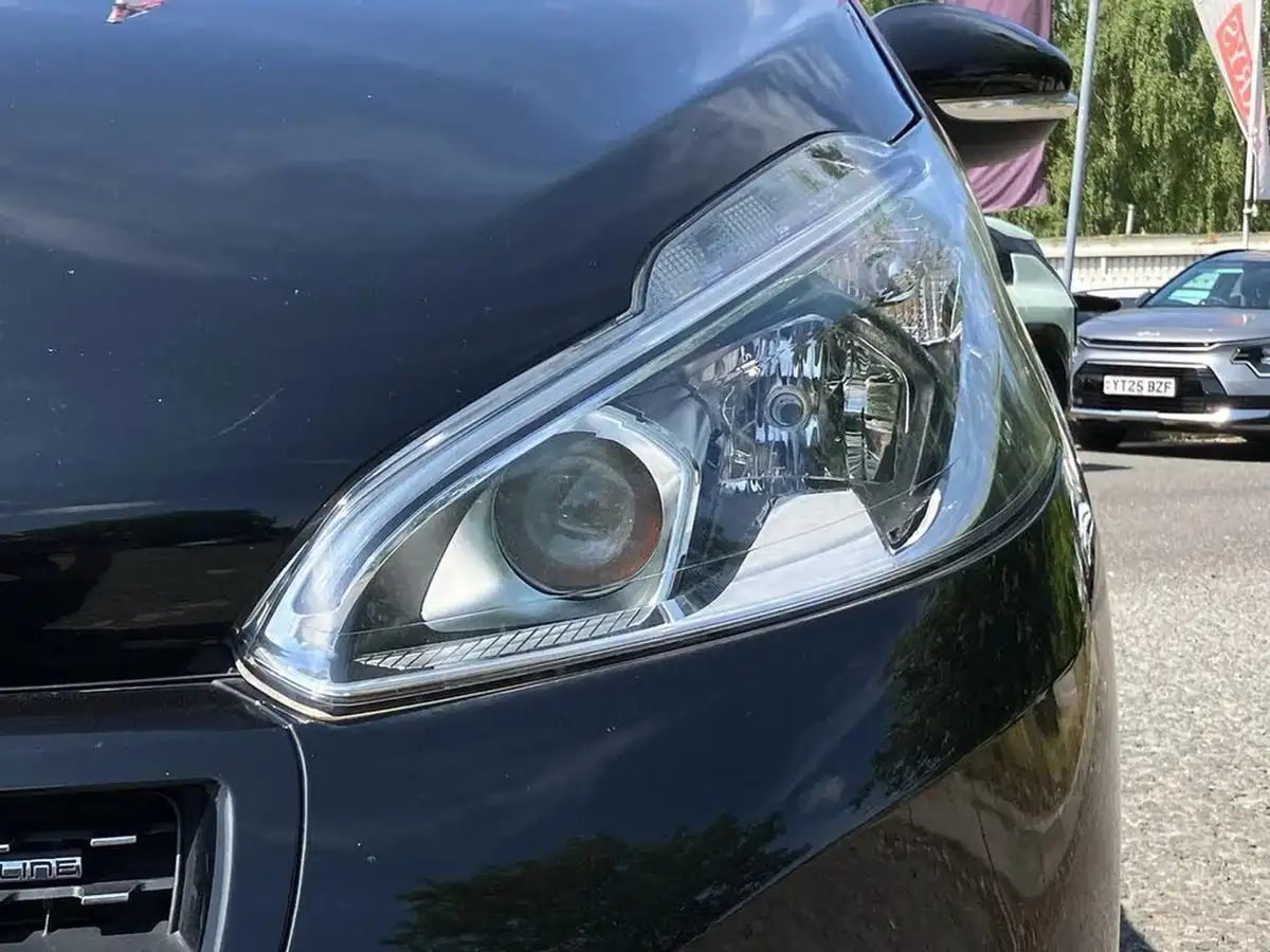 2018-peugeot-208-12-puretech-gt-line-eat6-big-14