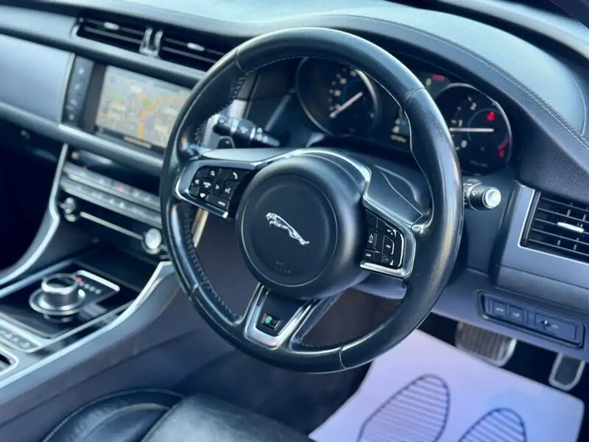 2016-jaguar-xf-20td-r-sport-180ps-auto-big-11