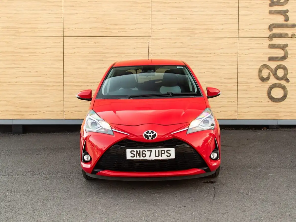 2017-toyota-yaris-15-vvt-i-design-panoramic-roof-1497cc-big-4