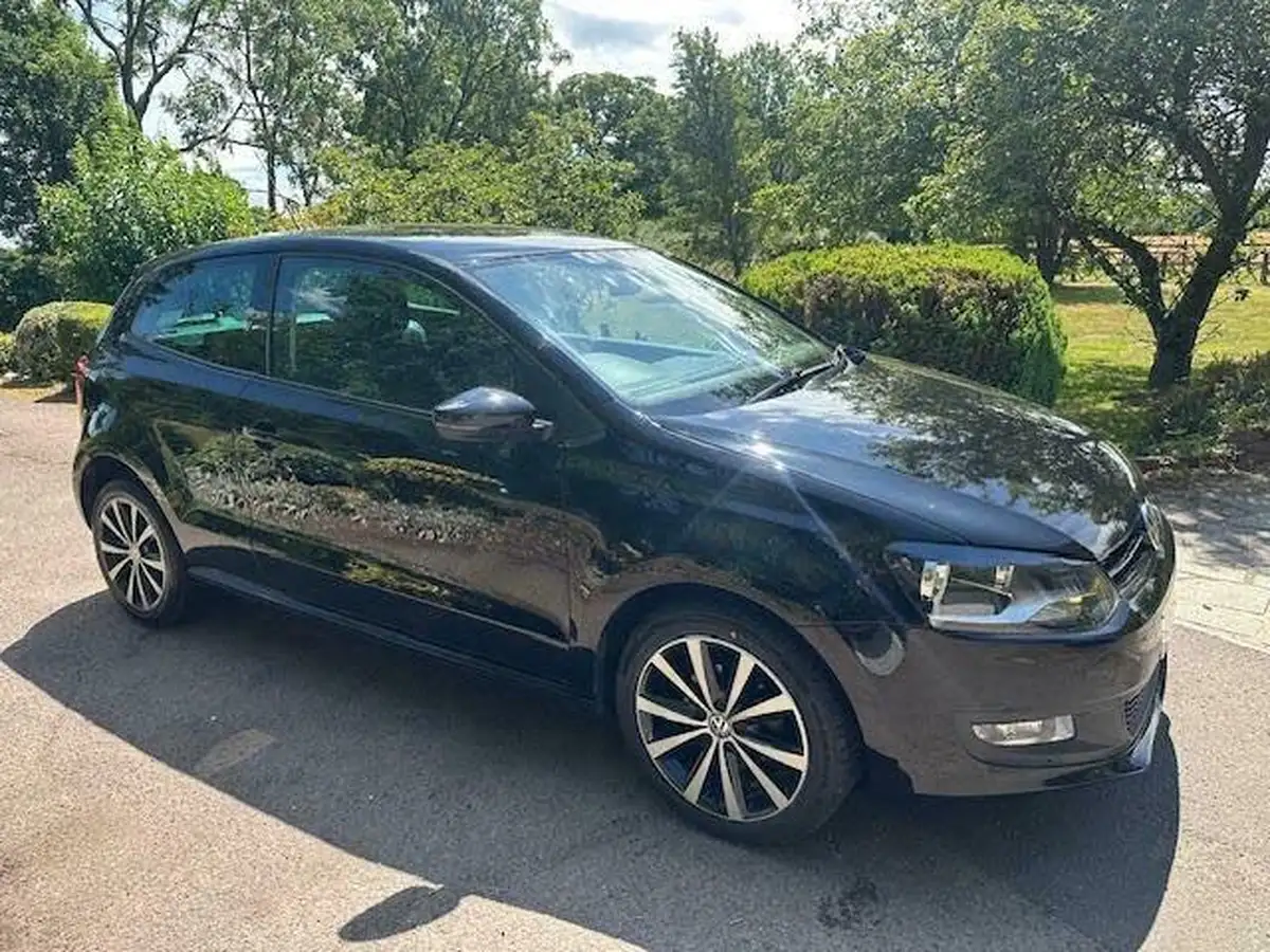 2012-volkswagen-polo-12-match-60ps-3d-big-3