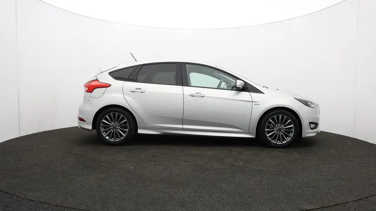 2018-ford-focus-10t-st-line-140ps-hatchback-big-42