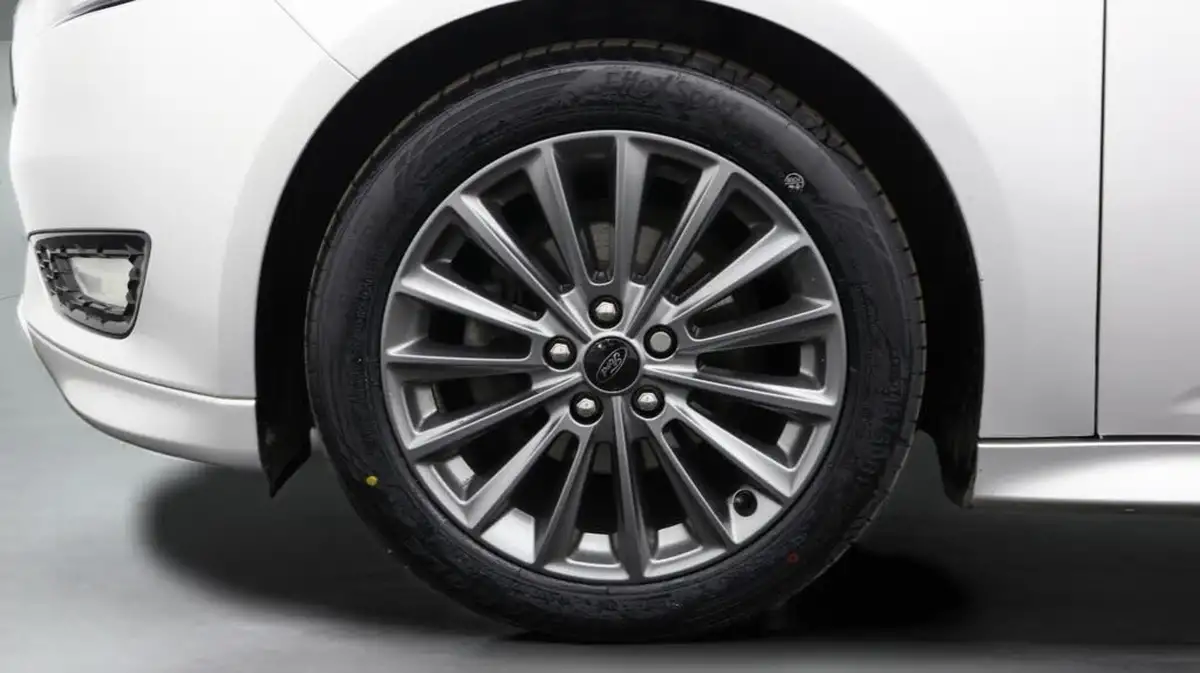 2018-ford-focus-10t-st-line-140ps-hatchback-big-18