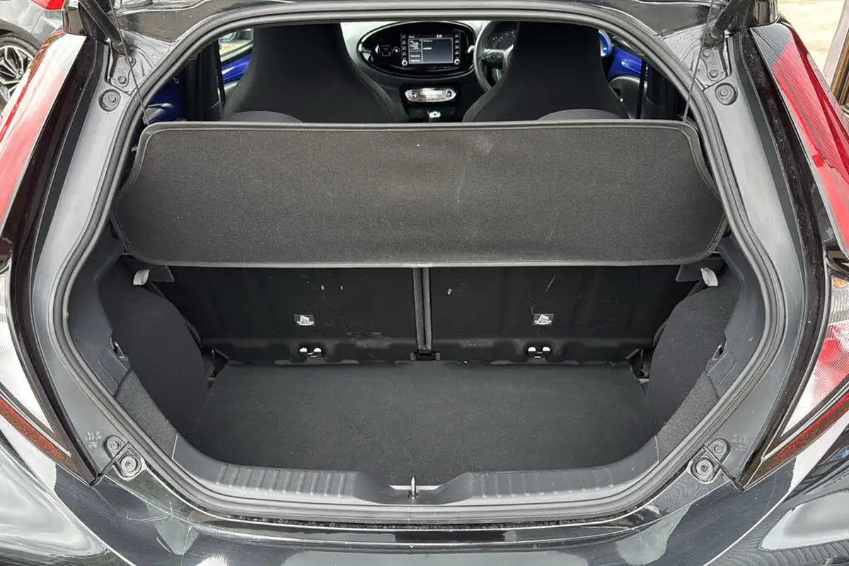 2022-toyota-aygo-x-10-vvt-i-edge-big-18