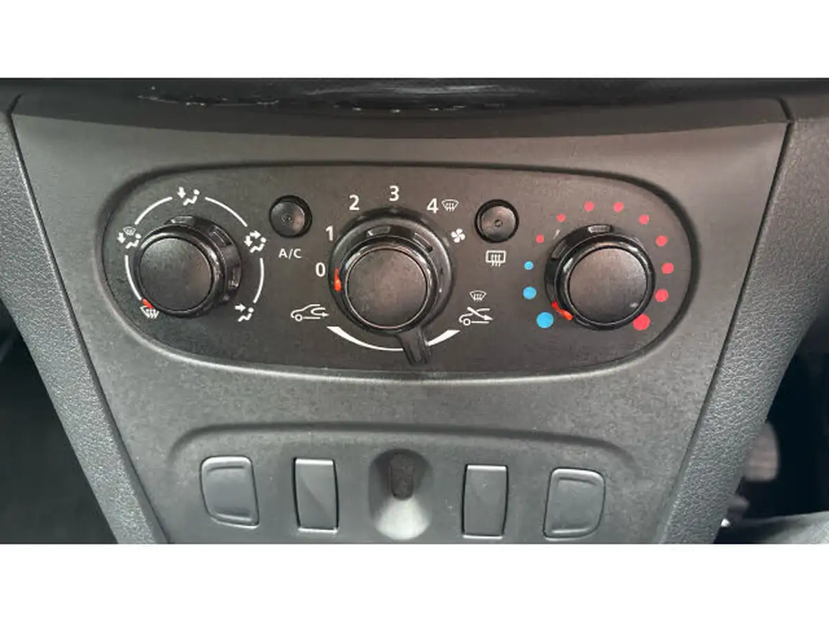 2019-dacia-sandero-10-sce-essential-big-24
