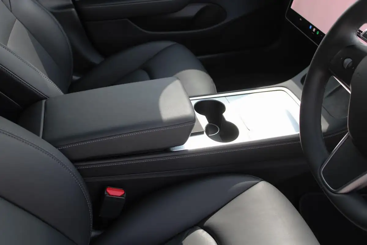 2020-tesla-model-3-e-long-range-big-22