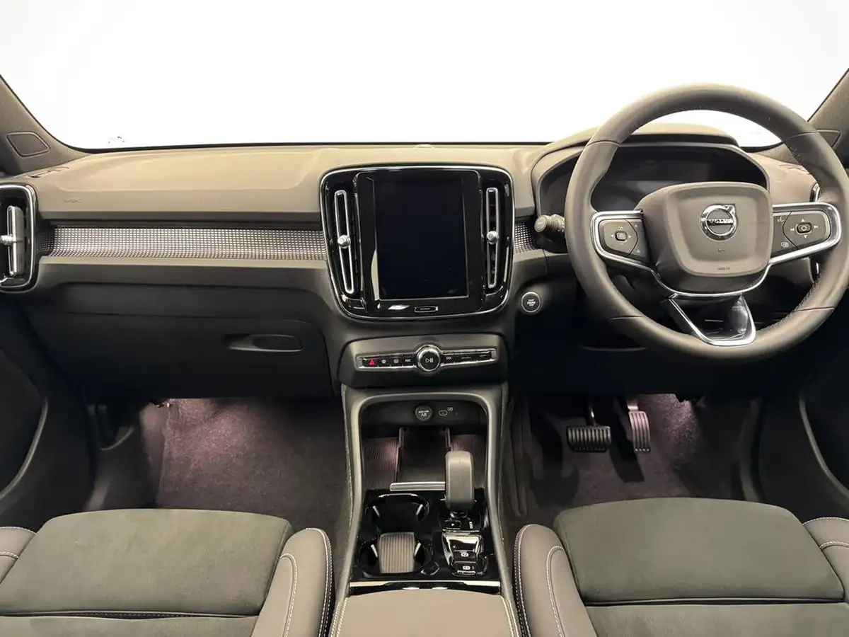 2024-volvo-xc40-20-b3-plus-big-18