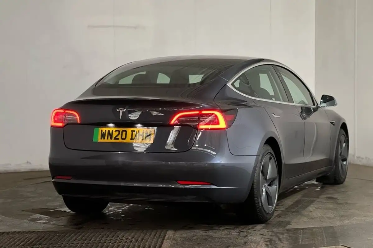 2020-tesla-model-3-e-long-range-big-22