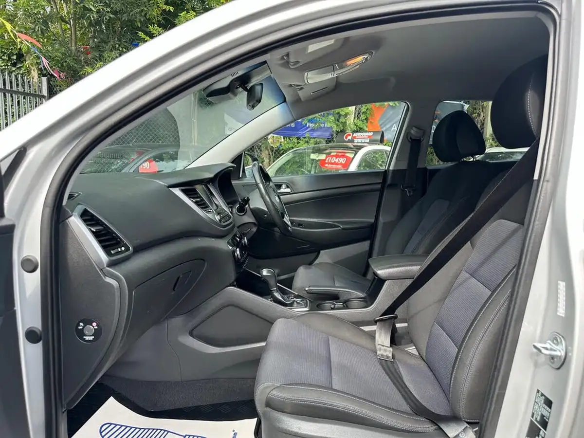 2017-hyundai-tucson-17crdi-blue-drive-se-nav-141ps-dct-big-12