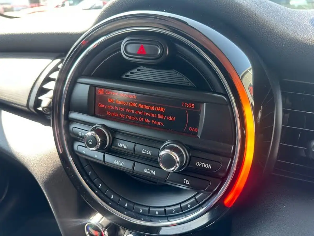 2015-mini-cooper-15-cooper-5d-big-22