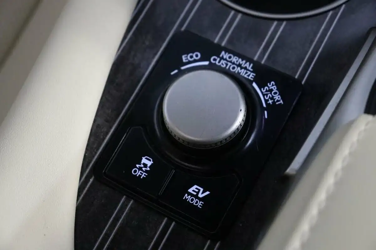 2019-lexus-rx-450h-l-35-takumi-big-32