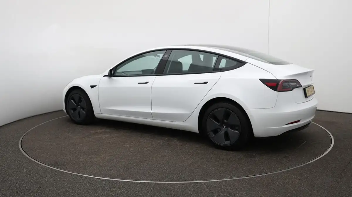 2021-tesla-model-3-e-long-range-awd-big-36