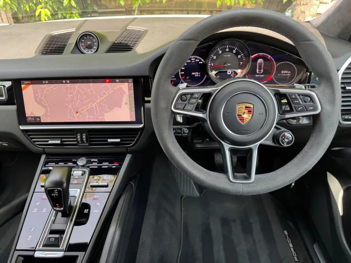 2021-porsche-cayenne-30-v6-coupe-big-40