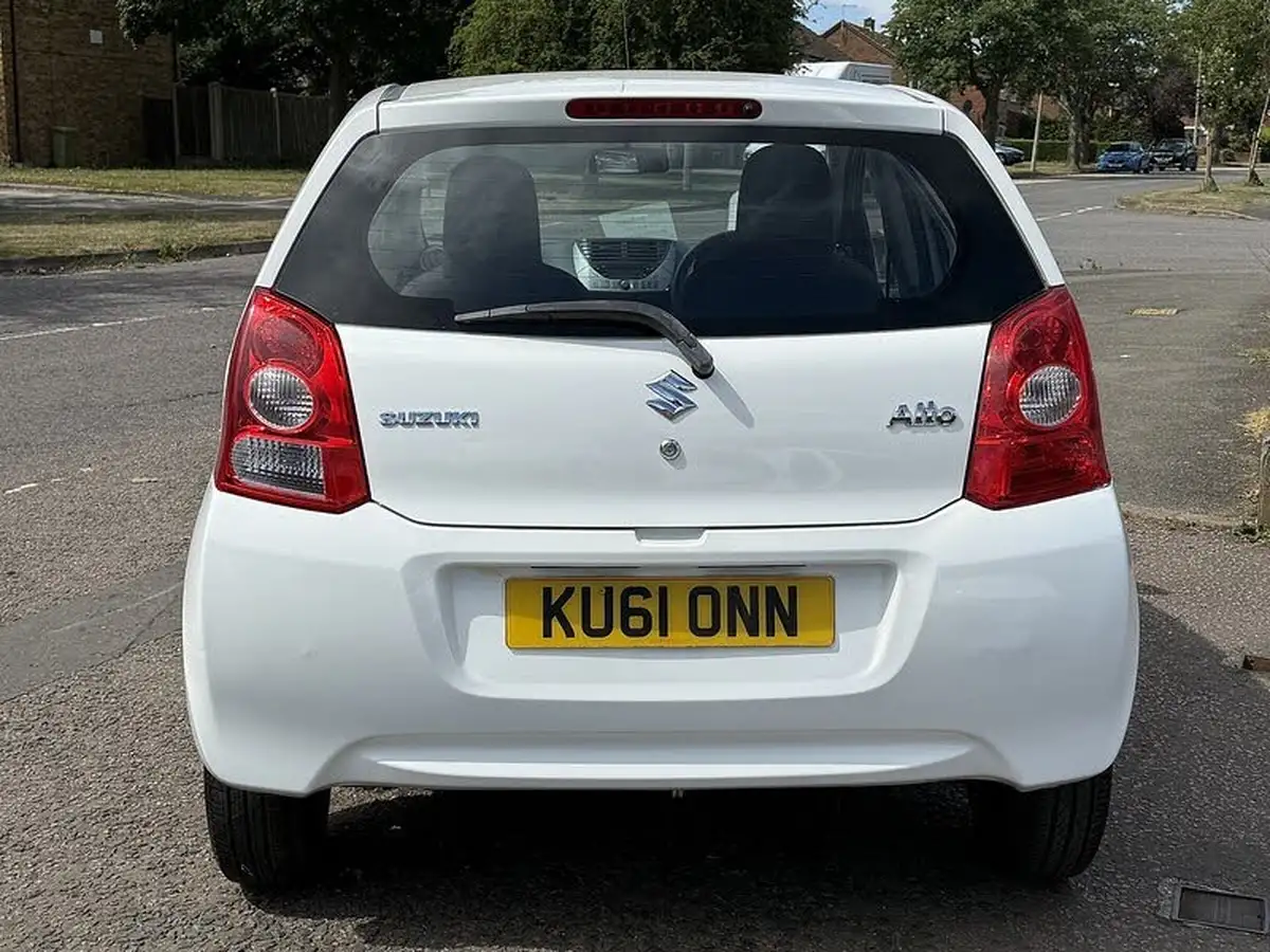 2011-suzuki-alto-10-sz2-big-4