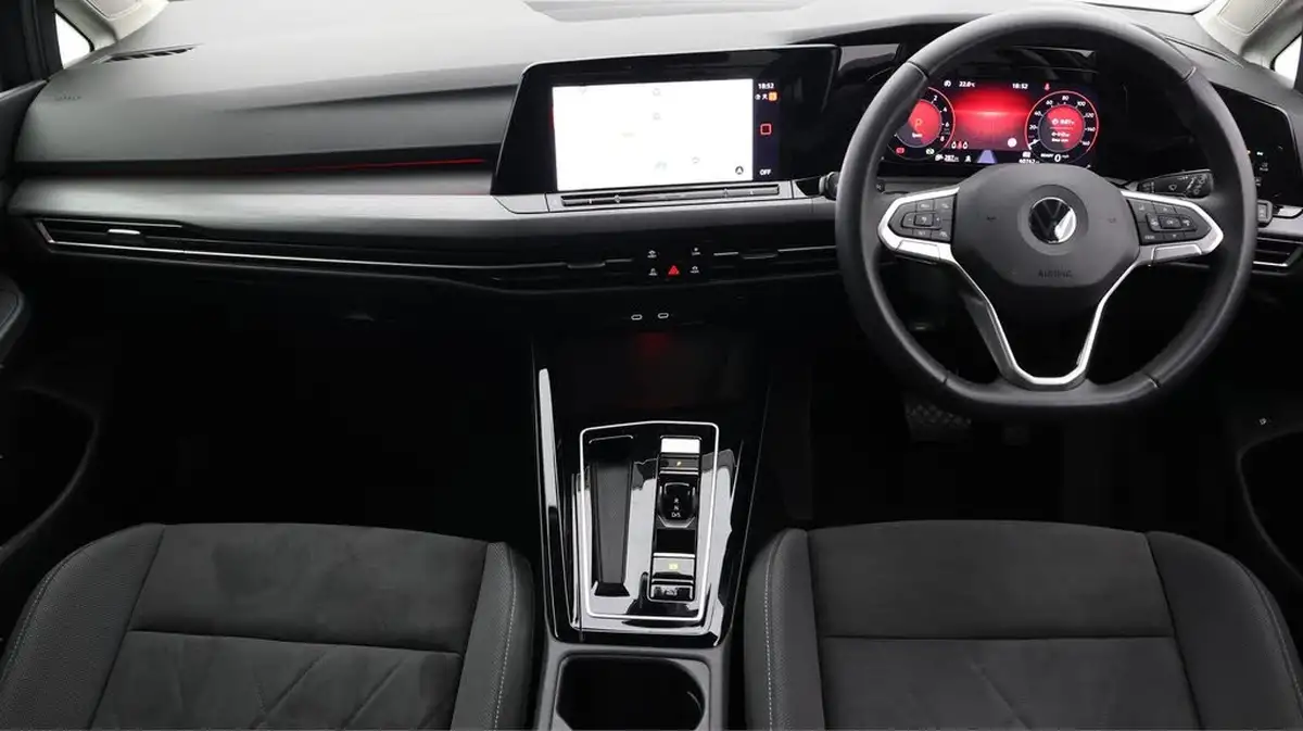 2023-volkswagen-golf-14-tsi-ehybrid-style-big-13