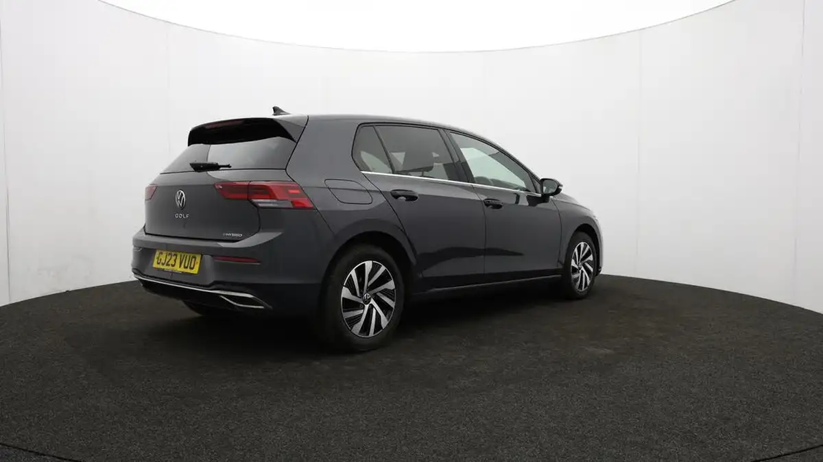 2023-volkswagen-golf-14-tsi-ehybrid-style-big-77