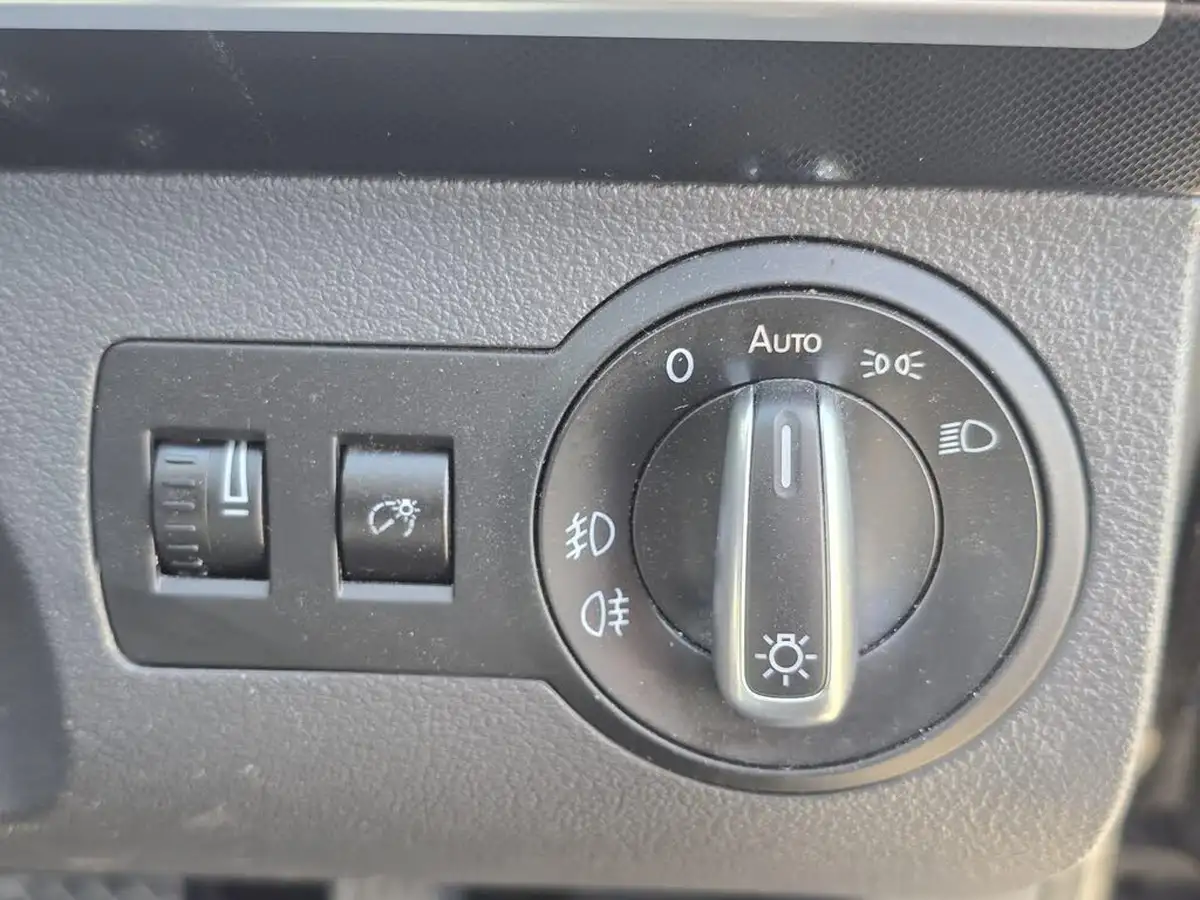 2014-volkswagen-touran-big-21
