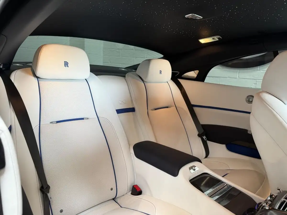 2023-rolls-royce-wraith-66-black-badge-big-21