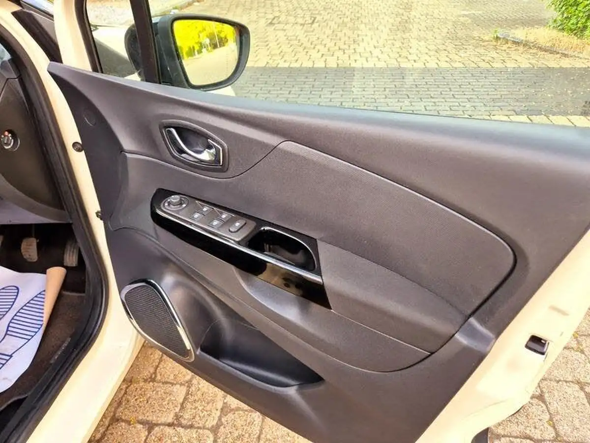 2015-renault-captur-09-dynamique-s-big-20