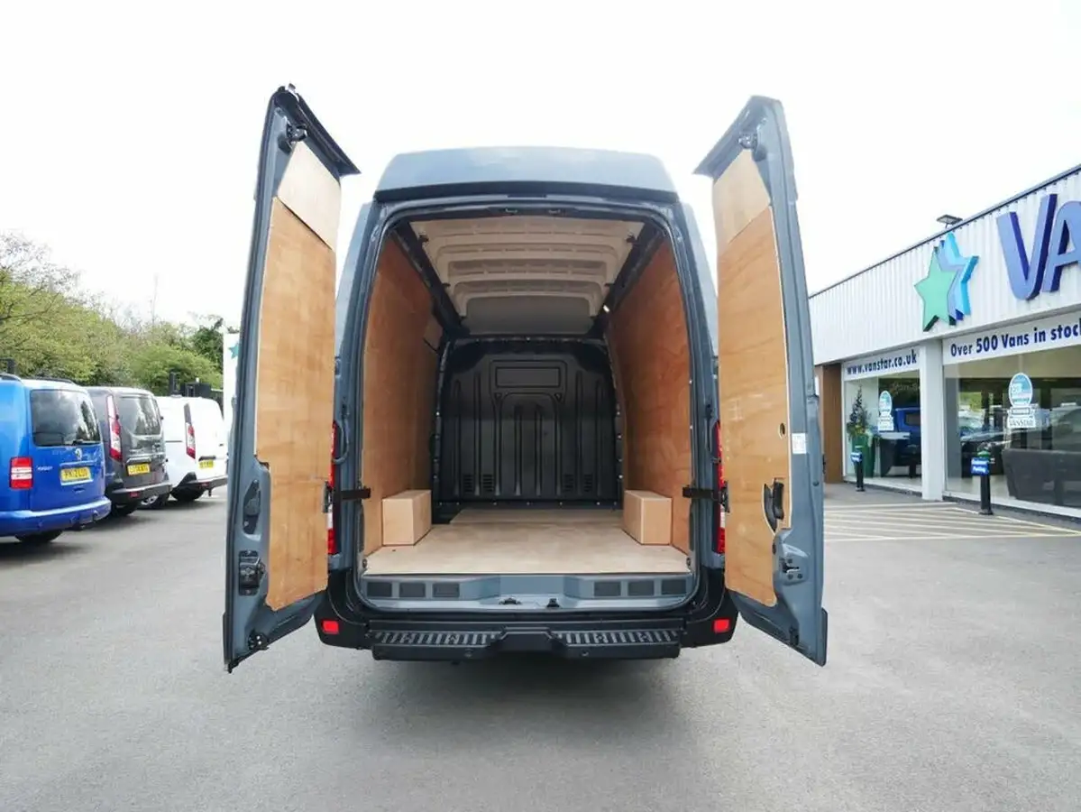 2023-nissan-interstar-23dci-f35-l3h3-tekna-135pseu6d-big-2