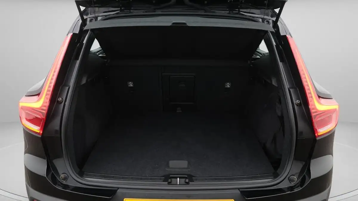 2021-volvo-xc40-15-t3-momentum-163bhp-big-17